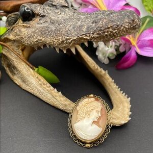Shell cameo brooch 12k GF vintage